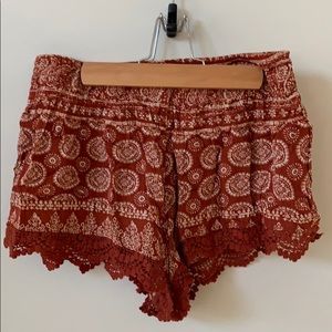 Lace fringe bottom loose shorts